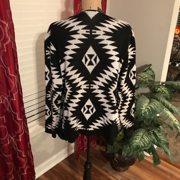 Beautiful cardigan - Picture 2 of 3